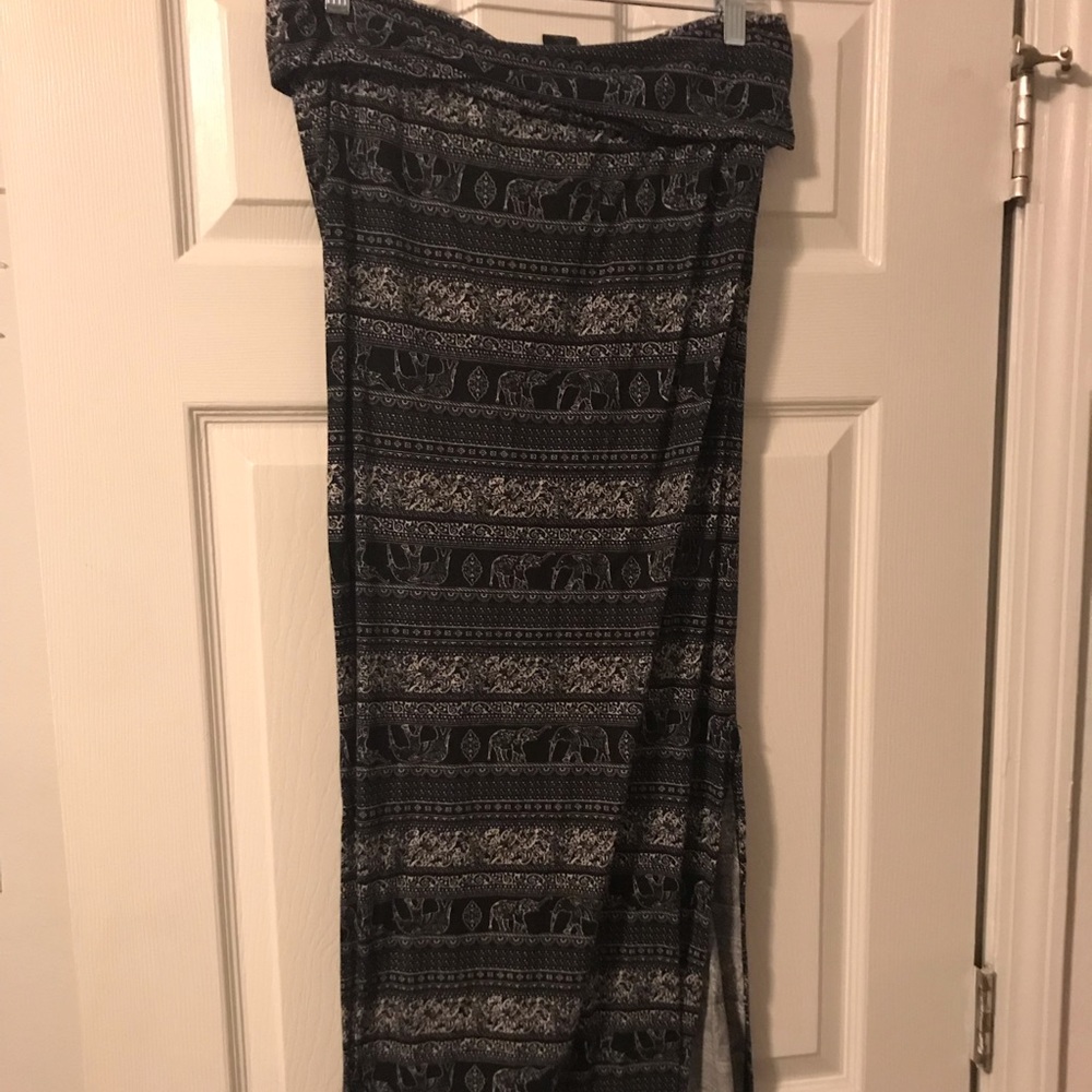 Maxi skirt with slit